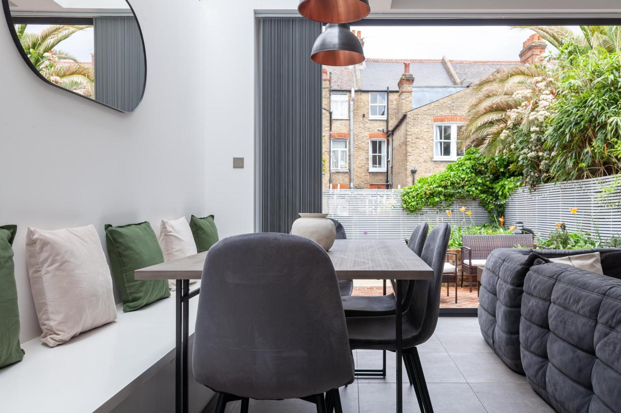 Sophisticated House In Clapham Londra